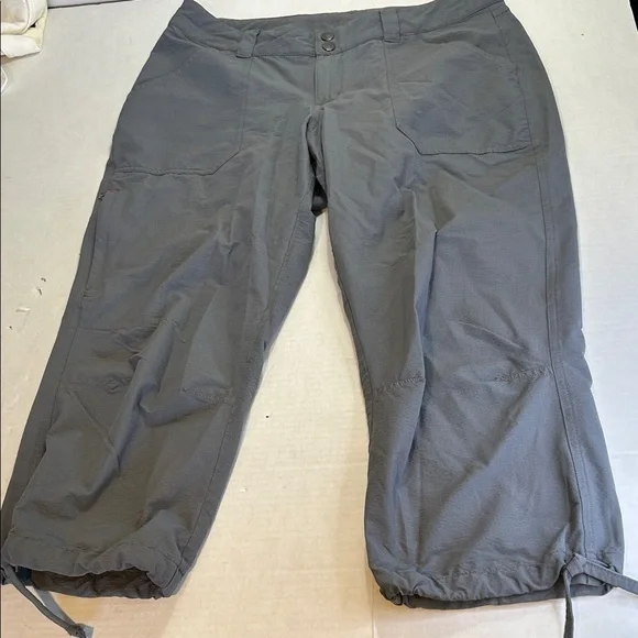 PATAGONIA CROPPED OUTDOOR GRAY LIGHTWEIGHT STYLE PANTS SZ 8 - Picture 1 of 14